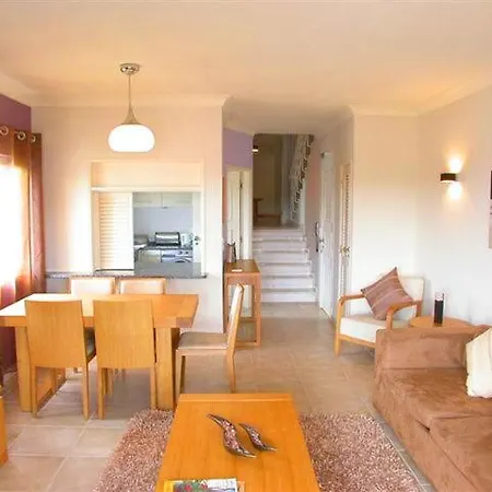 Sleeps 4 With Air Con And Wifi *